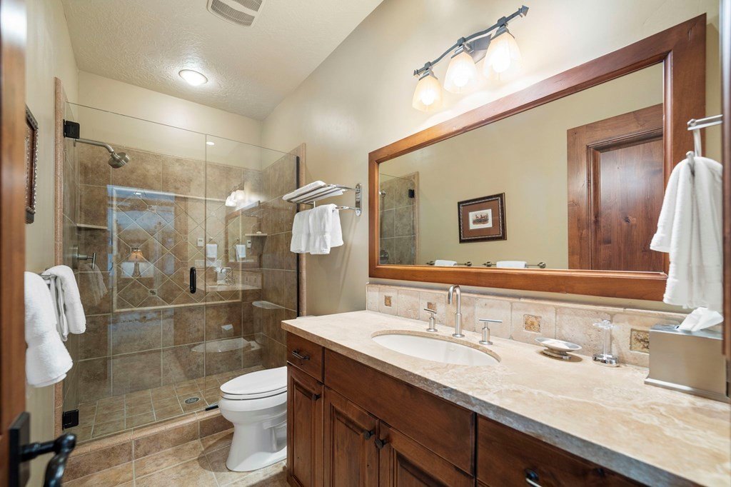 Donnelly, Idaho, 83615, United States, 4 Bedrooms Bedrooms, ,Residential,Forsale,1889372
