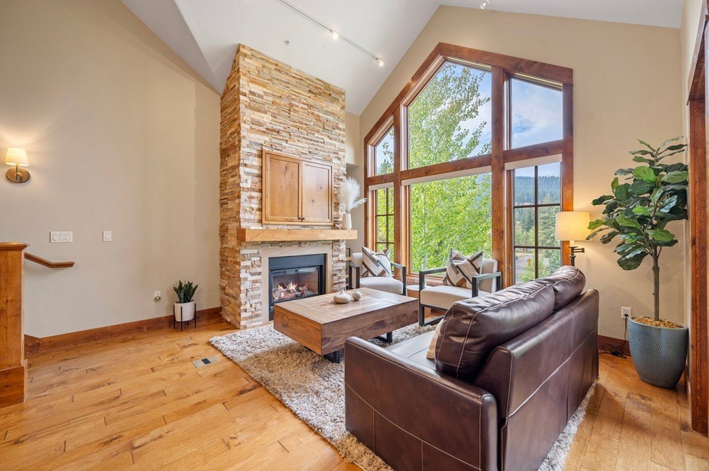 Donnelly, Idaho, 83615, United States, 2 Bedrooms Bedrooms, ,2 BathroomsBathrooms,Residential,Forsale,1946198