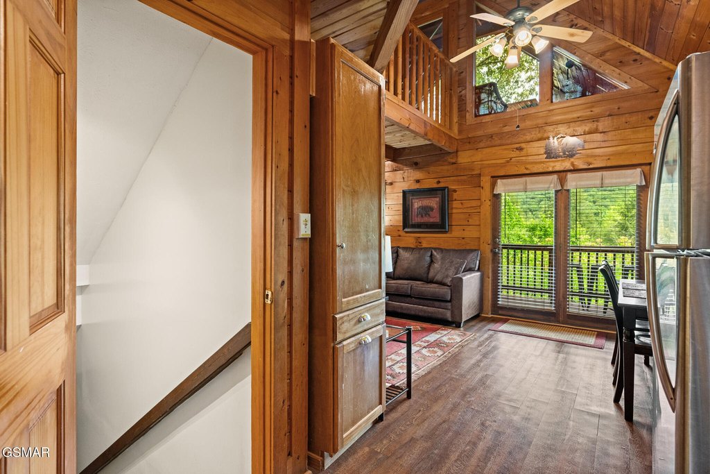 Gatlinburg, Tennessee, 37738, United States, 3 Bedrooms Bedrooms, ,3 BathroomsBathrooms,Residential,Forsale,1960235