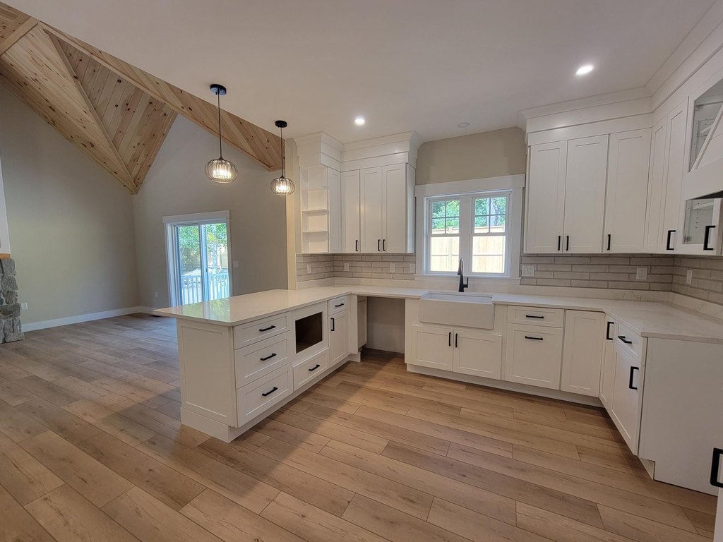 Laconia, New Hampshire, 03246, United States, 3 Bedrooms Bedrooms, ,2.5 BathroomsBathrooms,Residential,Forsale,1952893