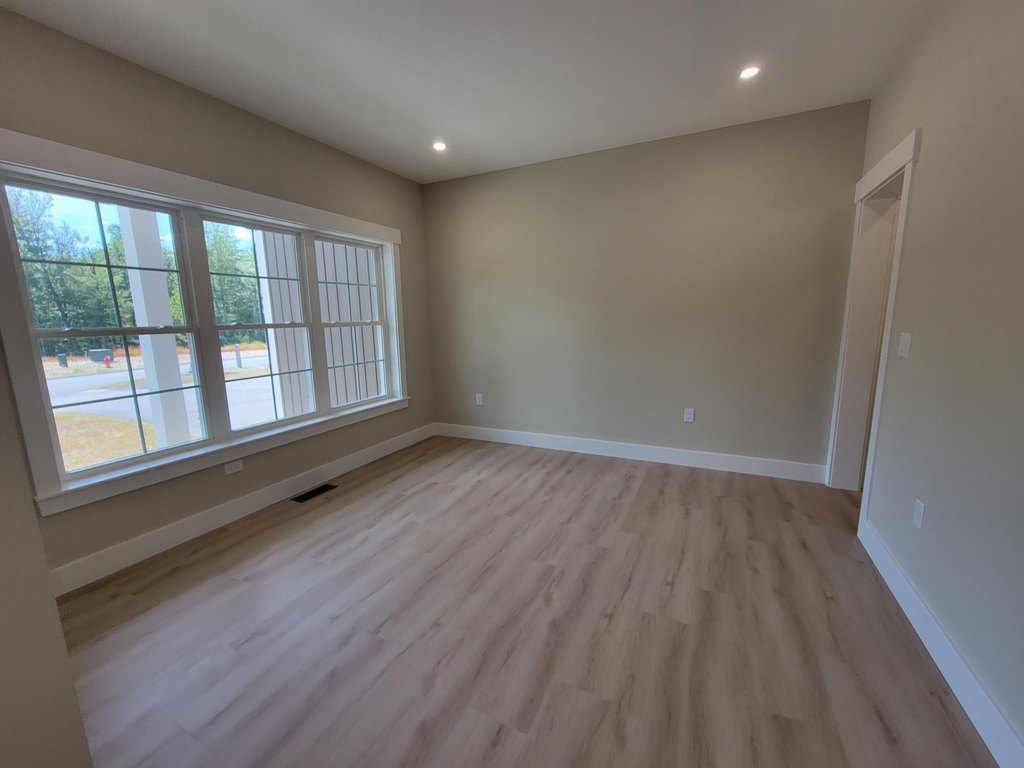 Laconia, New Hampshire, 03246, United States, 3 Bedrooms Bedrooms, ,2.5 BathroomsBathrooms,Residential,Forsale,1952892
