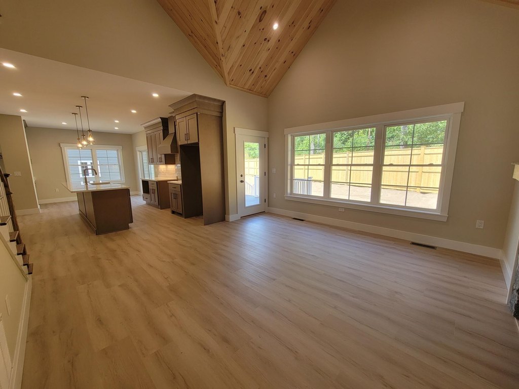 Laconia, New Hampshire, 03246, United States, 3 Bedrooms Bedrooms, ,2.5 BathroomsBathrooms,Residential,Forsale,1952892