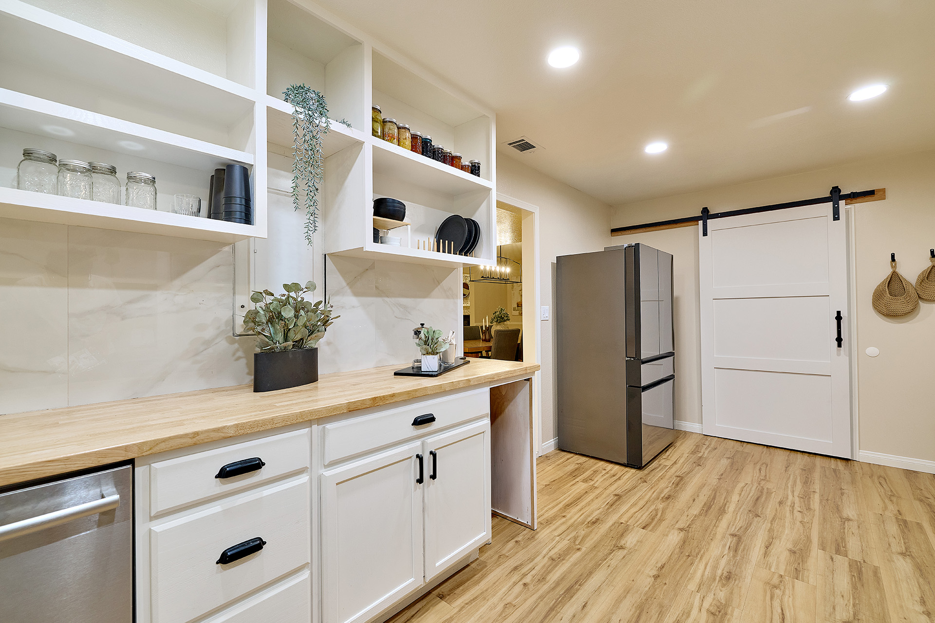 Temecula, California, 92591, United States, 4 Bedrooms Bedrooms, ,2 BathroomsBathrooms,Residential,Forsale,1941477