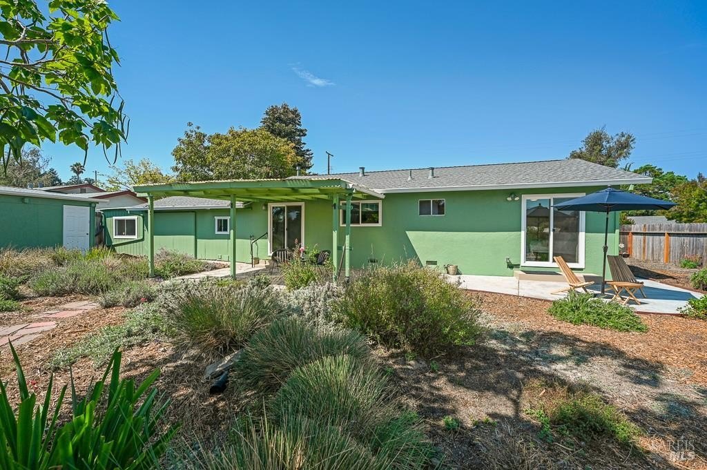 Sebastopol, California, 95472, United States, 3 Bedrooms Bedrooms, ,1 BathroomBathrooms,Residential,Forsale,1985939