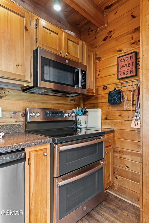 Gatlinburg, Tennessee, 37738, United States, 3 Bedrooms Bedrooms, ,3 BathroomsBathrooms,Residential,Forsale,1960235