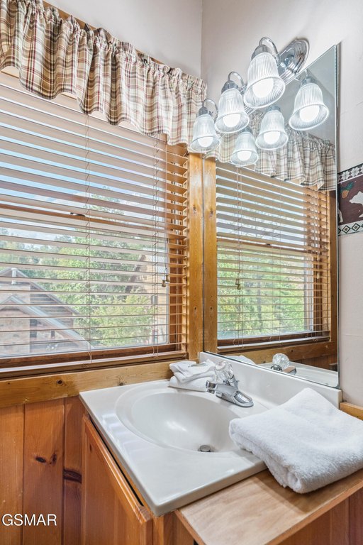 Gatlinburg, Tennessee, 37738, United States, 3 Bedrooms Bedrooms, ,3 BathroomsBathrooms,Residential,Forsale,1960235