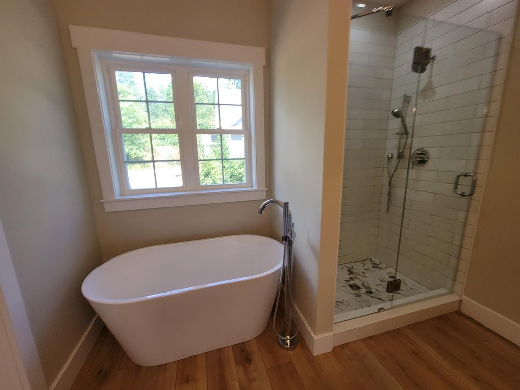 Laconia, New Hampshire, 03246, United States, 3 Bedrooms Bedrooms, ,2.5 BathroomsBathrooms,Residential,Forsale,1952891