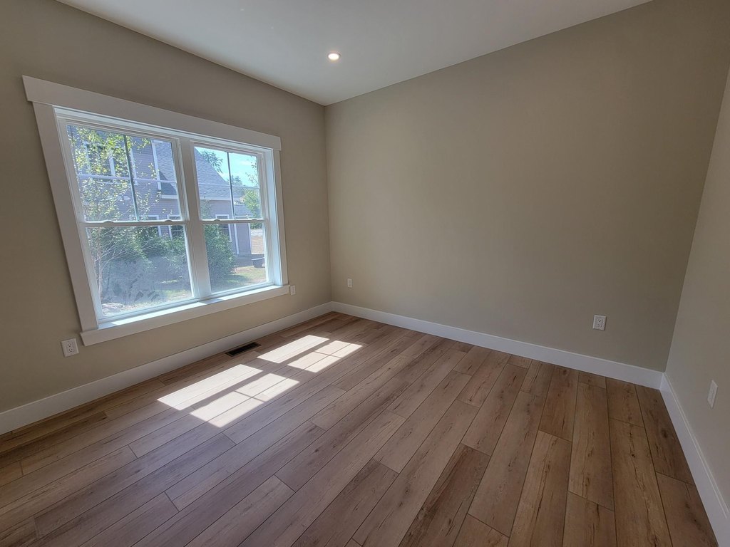 Laconia, New Hampshire, 03246, United States, 3 Bedrooms Bedrooms, ,2.5 BathroomsBathrooms,Residential,Forsale,1952893
