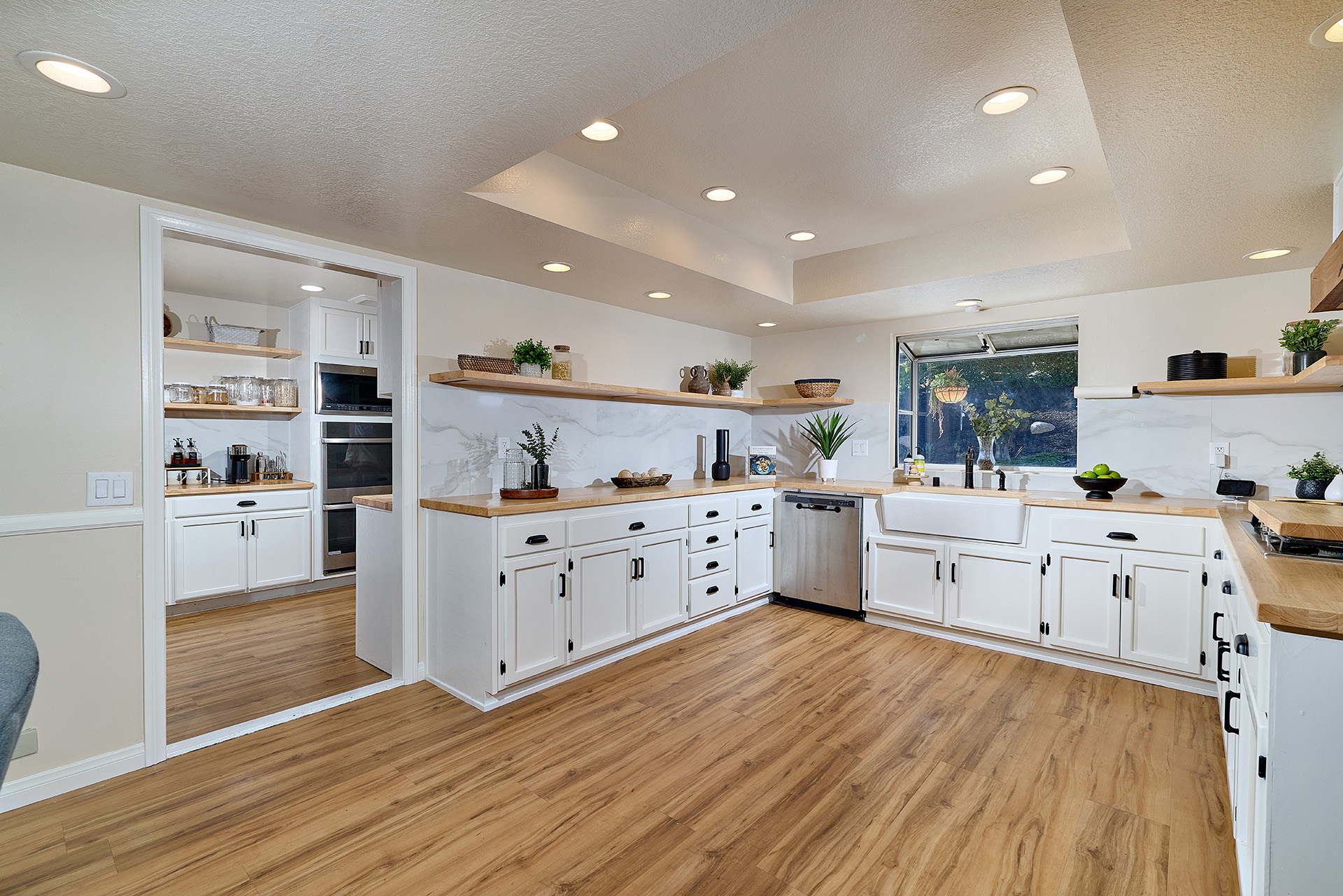 Temecula, California, 92591, United States, 4 Bedrooms Bedrooms, ,2 BathroomsBathrooms,Residential,Forsale,1941477