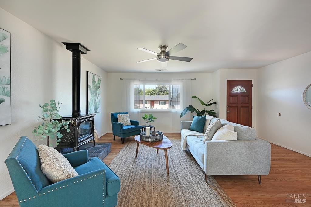 Sebastopol, California, 95472, United States, 3 Bedrooms Bedrooms, ,1 BathroomBathrooms,Residential,Forsale,1985939