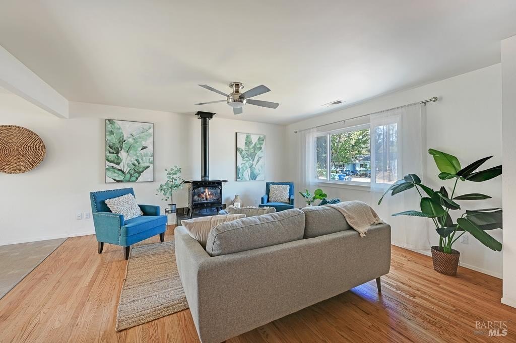 Sebastopol, California, 95472, United States, 3 Bedrooms Bedrooms, ,1 BathroomBathrooms,Residential,Forsale,1985939