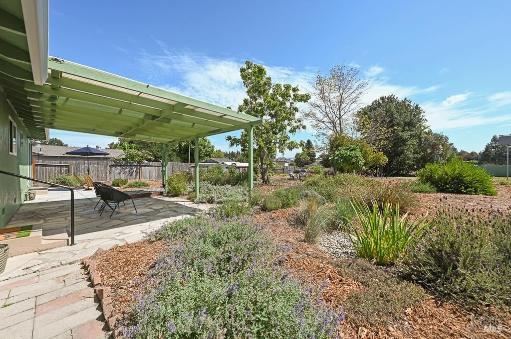 Sebastopol, California, 95472, United States, 3 Bedrooms Bedrooms, ,1 BathroomBathrooms,Residential,Forsale,1985939