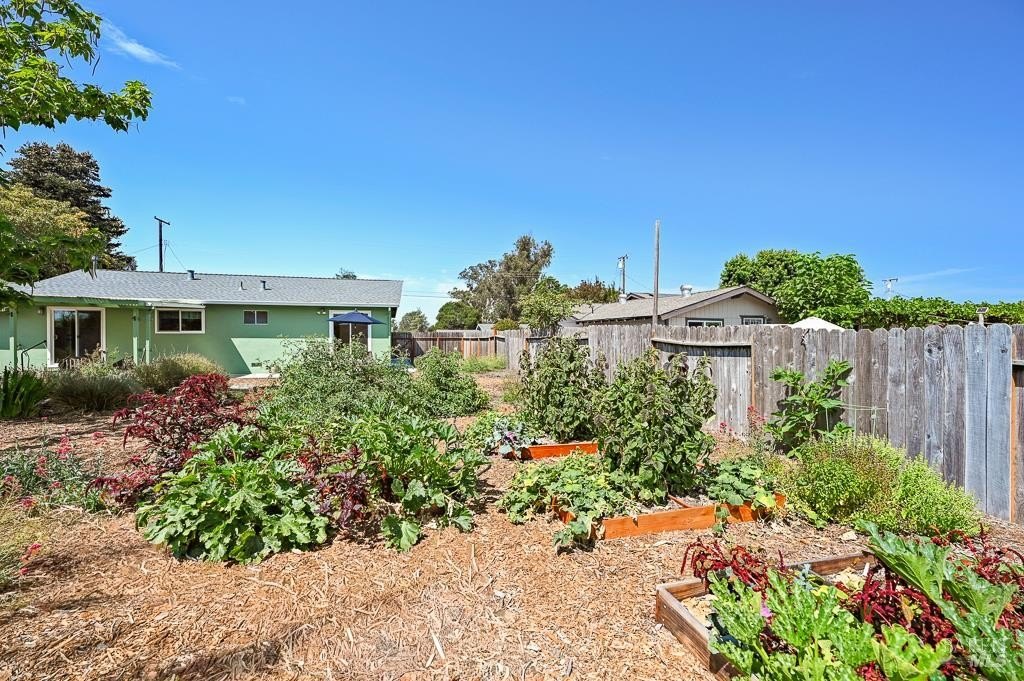 Sebastopol, California, 95472, United States, 3 Bedrooms Bedrooms, ,1 BathroomBathrooms,Residential,Forsale,1985939
