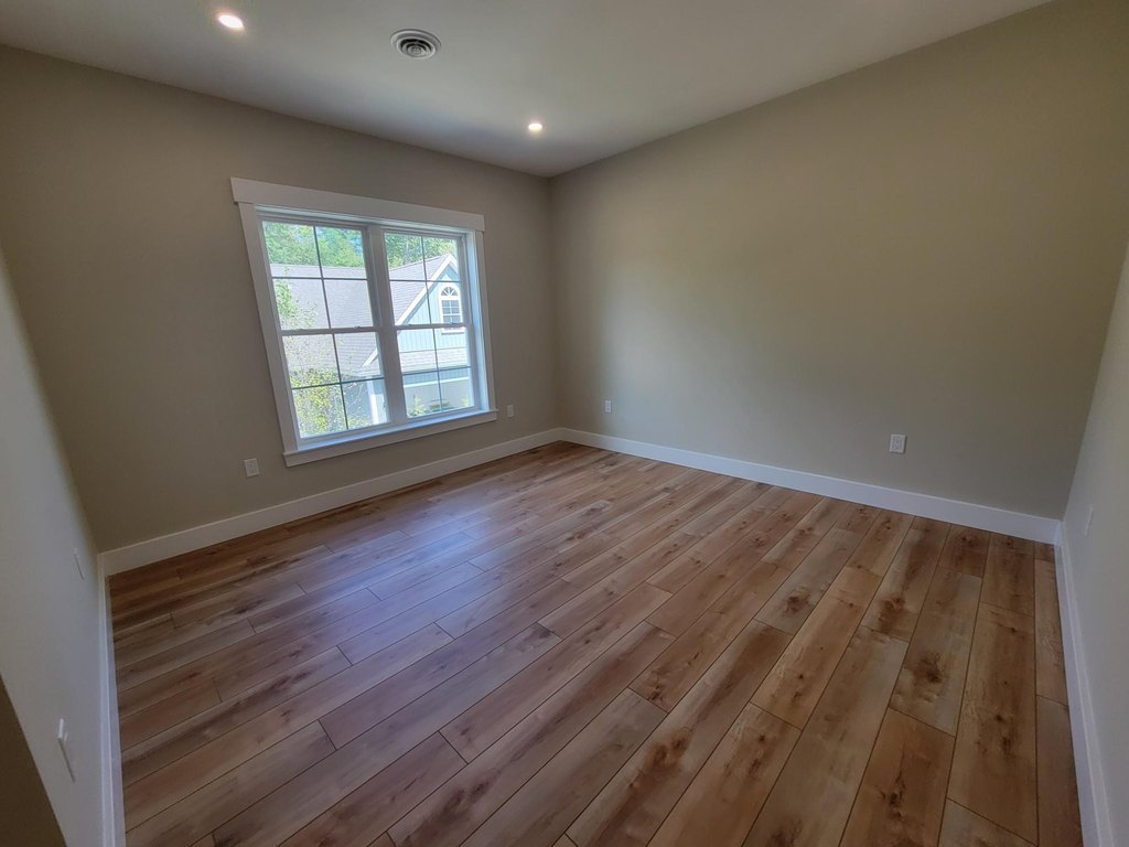 Laconia, New Hampshire, 03246, United States, 3 Bedrooms Bedrooms, ,2.5 BathroomsBathrooms,Residential,Forsale,1952891