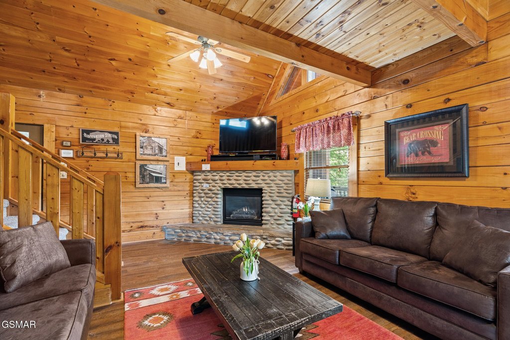 Gatlinburg, Tennessee, 37738, United States, 3 Bedrooms Bedrooms, ,3 BathroomsBathrooms,Residential,Forsale,1960235