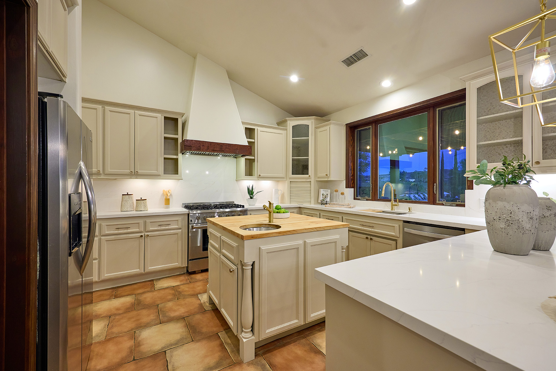 Temecula, California, 92592, United States, 5 Bedrooms Bedrooms, ,4 BathroomsBathrooms,Residential,Forsale,1941476