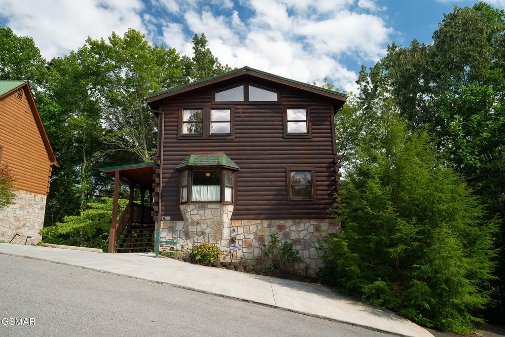 Gatlinburg, Tennessee, 37738, United States, 3 Bedrooms Bedrooms, ,3 BathroomsBathrooms,Residential,Forsale,1960235