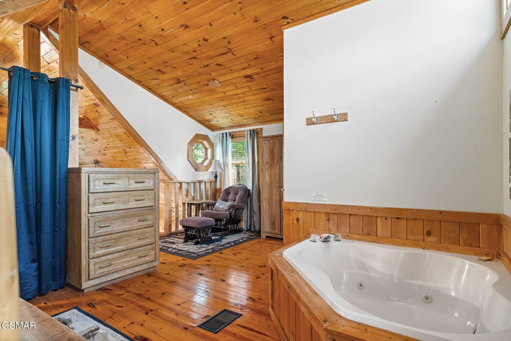 Gatlinburg, Tennessee, 37738, United States, 3 Bedrooms Bedrooms, ,3 BathroomsBathrooms,Residential,Forsale,1960235