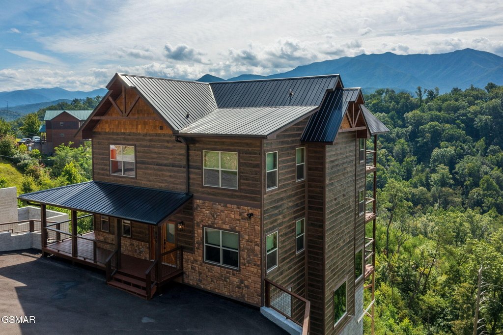 Gatlinburg, Tennessee, 37738, United States, 5 Bedrooms Bedrooms, ,6 BathroomsBathrooms,Residential,Forsale,1942440