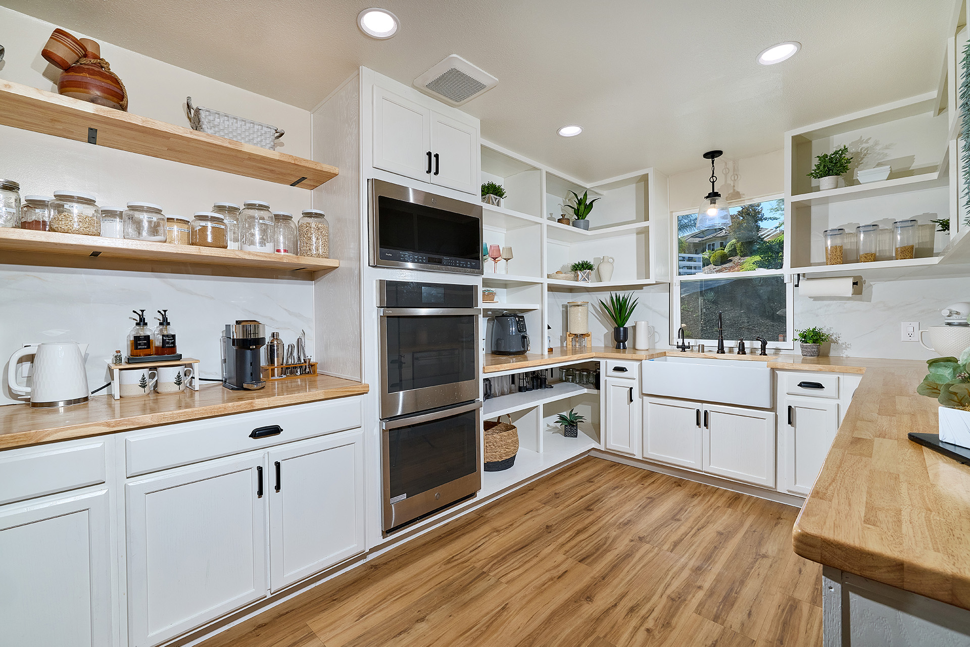 Temecula, California, 92591, United States, 4 Bedrooms Bedrooms, ,2 BathroomsBathrooms,Residential,Forsale,1941477