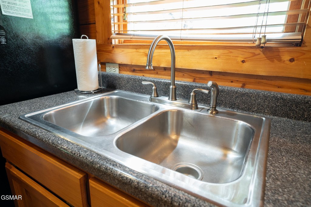 Gatlinburg, Tennessee, 37738, United States, 3 Bedrooms Bedrooms, ,3 BathroomsBathrooms,Residential,Forsale,1960235