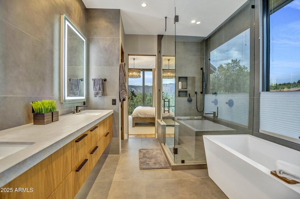 Sedona, Arizona, 86336, United States, 5 Bedrooms Bedrooms, ,3 BathroomsBathrooms,Residential,Forsale,1946092