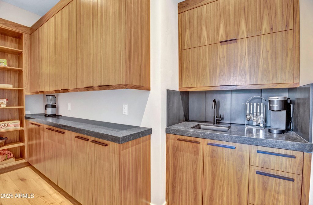 Sedona, Arizona, 86336, United States, 5 Bedrooms Bedrooms, ,3 BathroomsBathrooms,Residential,Forsale,1946092