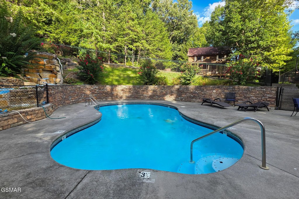 Gatlinburg, Tennessee, 37738, United States, 3 Bedrooms Bedrooms, ,3 BathroomsBathrooms,Residential,Forsale,1960235