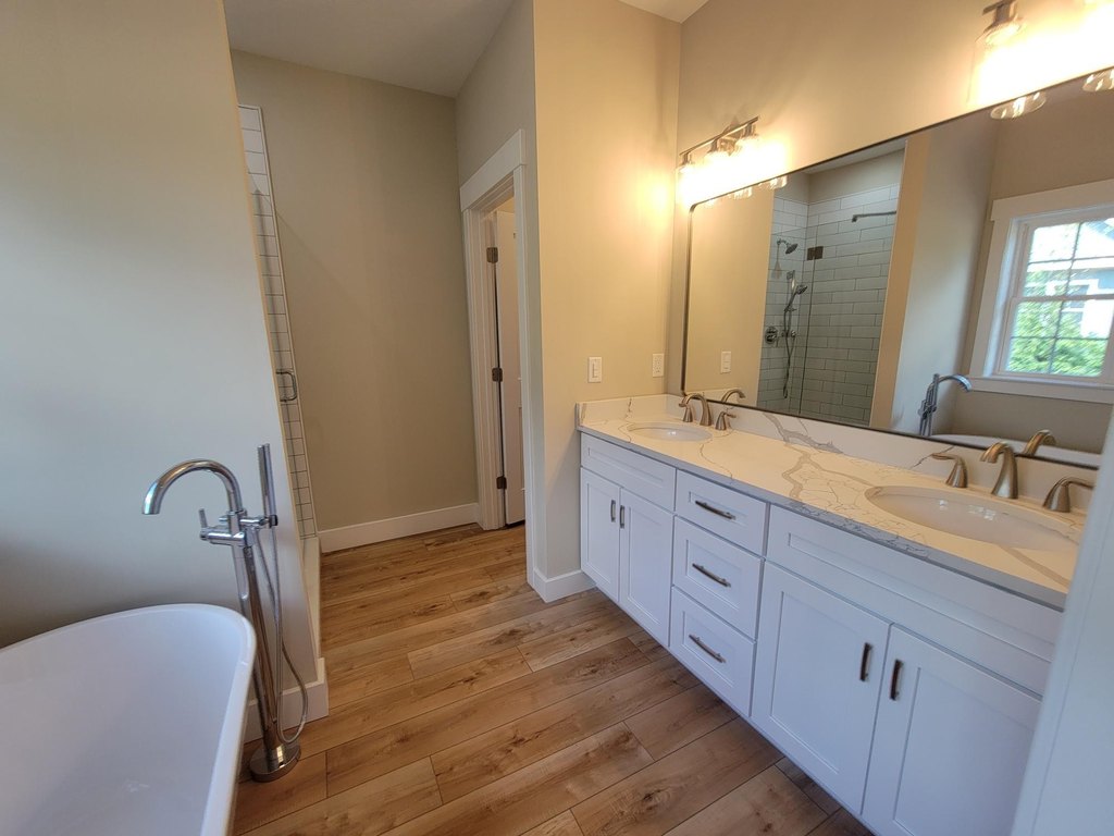 Laconia, New Hampshire, 03246, United States, 3 Bedrooms Bedrooms, ,2.5 BathroomsBathrooms,Residential,Forsale,1952891