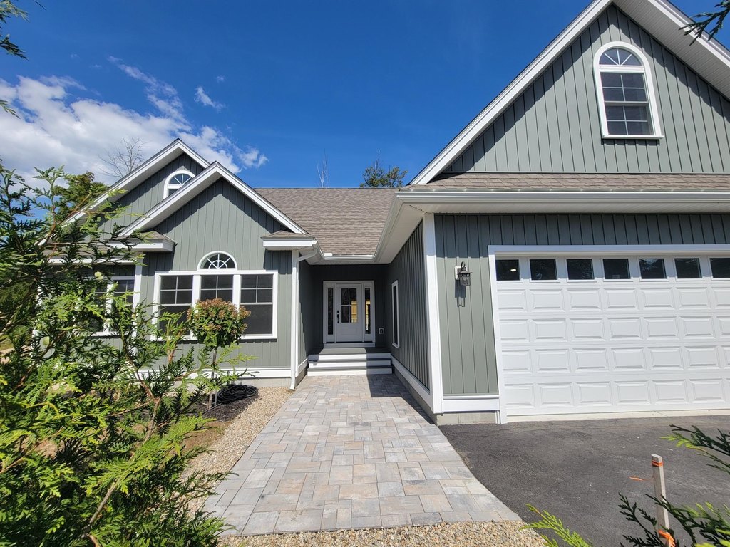 Laconia, New Hampshire, 03246, United States, 3 Bedrooms Bedrooms, ,2.5 BathroomsBathrooms,Residential,Forsale,1952893
