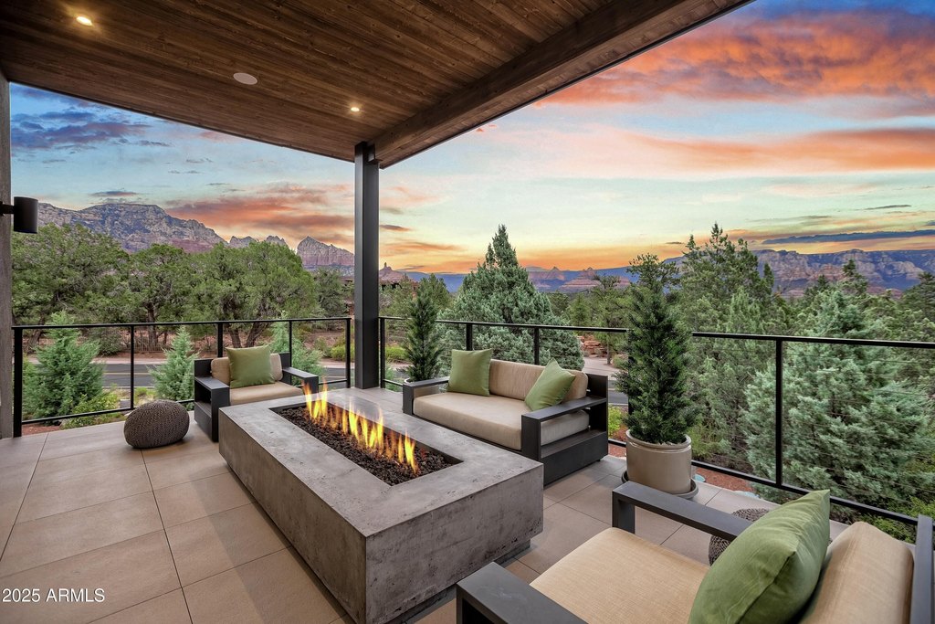 Sedona, Arizona, 86336, United States, 5 Bedrooms Bedrooms, ,3 BathroomsBathrooms,Residential,Forsale,1946092