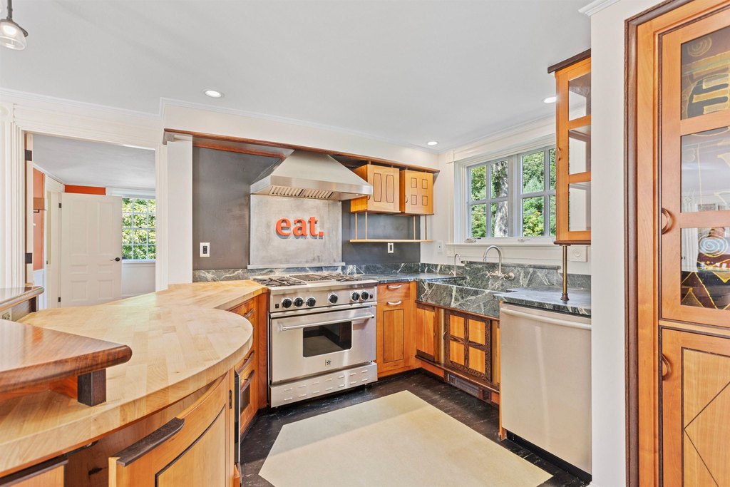 North Hampton, New Hampshire, 03862, United States, 3 Bedrooms Bedrooms, ,2.5 BathroomsBathrooms,Residential,Forsale,1952897