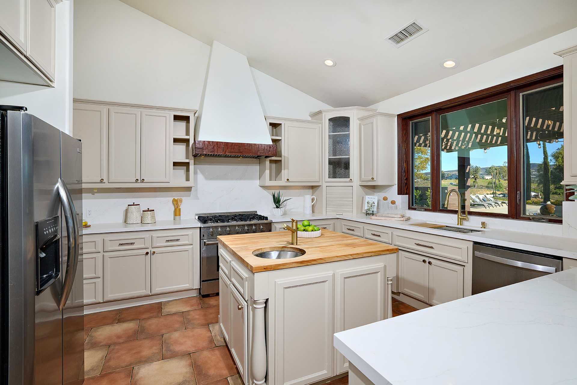Temecula, California, 92592, United States, 5 Bedrooms Bedrooms, ,4 BathroomsBathrooms,Residential,Forsale,1941476