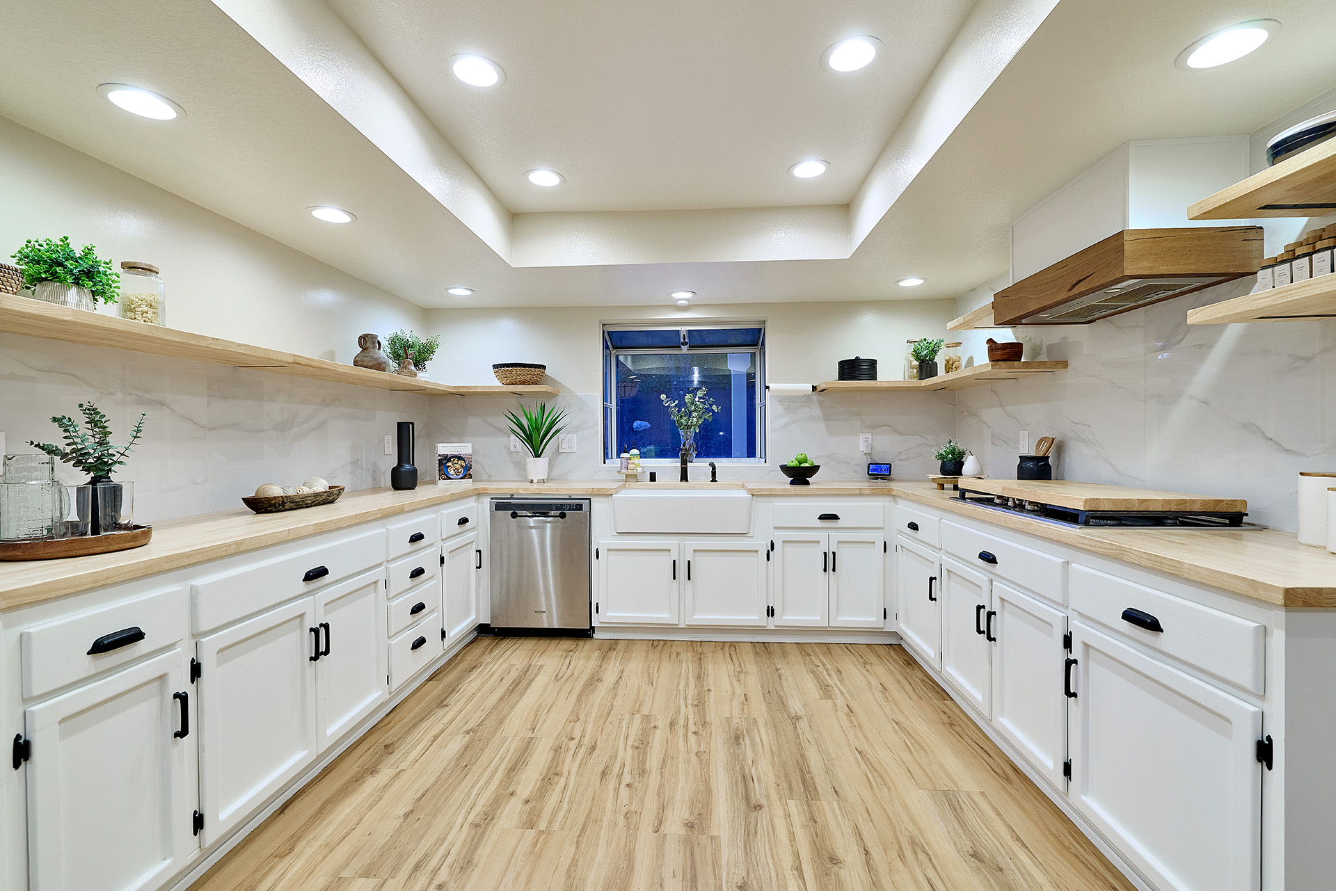 Temecula, California, 92591, United States, 4 Bedrooms Bedrooms, ,2 BathroomsBathrooms,Residential,Forsale,1941477