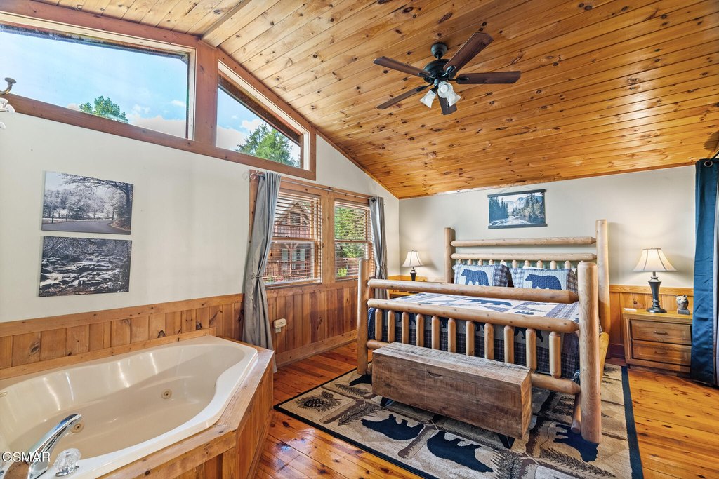 Gatlinburg, Tennessee, 37738, United States, 3 Bedrooms Bedrooms, ,3 BathroomsBathrooms,Residential,Forsale,1960235