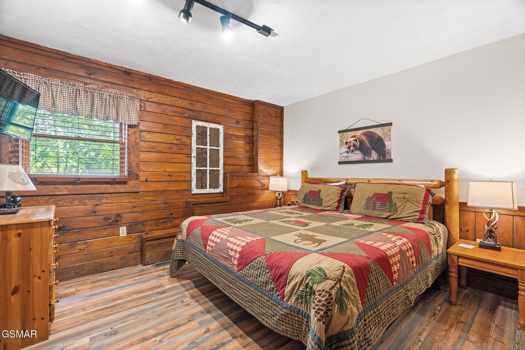 Gatlinburg, Tennessee, 37738, United States, 3 Bedrooms Bedrooms, ,3 BathroomsBathrooms,Residential,Forsale,1960235