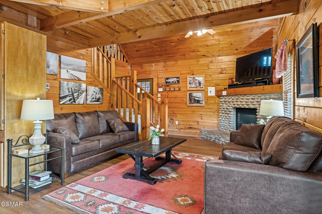 Gatlinburg, Tennessee, 37738, United States, 3 Bedrooms Bedrooms, ,3 BathroomsBathrooms,Residential,Forsale,1960235