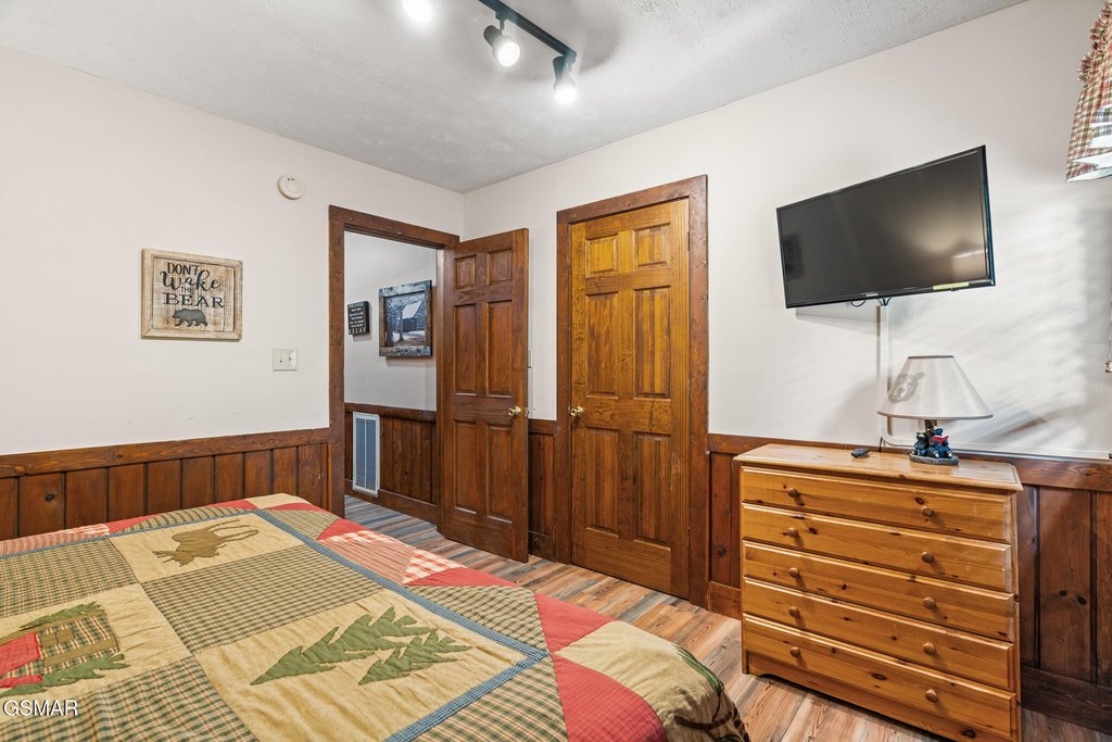 Gatlinburg, Tennessee, 37738, United States, 3 Bedrooms Bedrooms, ,3 BathroomsBathrooms,Residential,Forsale,1960235