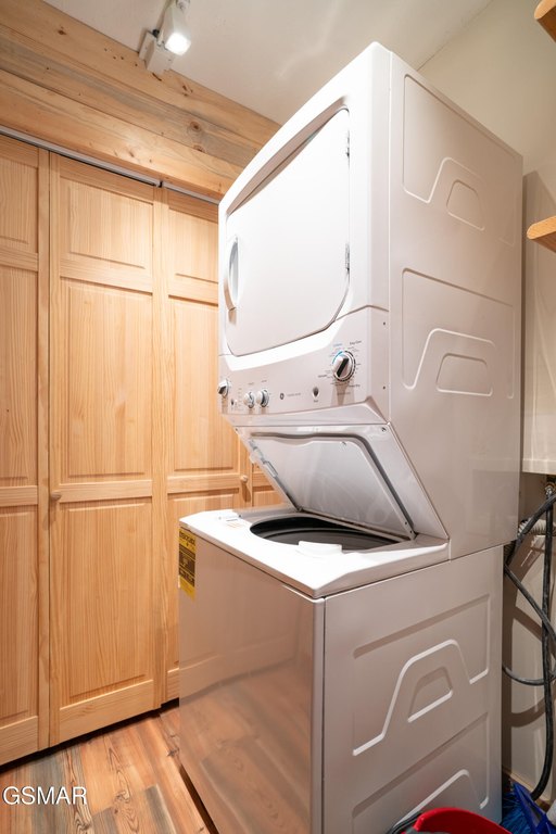 Gatlinburg, Tennessee, 37738, United States, 3 Bedrooms Bedrooms, ,3 BathroomsBathrooms,Residential,Forsale,1960235