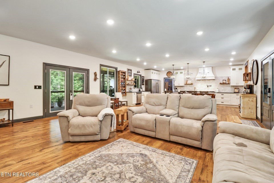 Jamestown, Tennessee, 38556, United States, 3 Bedrooms Bedrooms, ,2.5 BathroomsBathrooms,Residential,Forsale,1968510