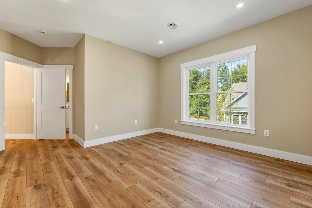 Laconia, New Hampshire, 03246, United States, 3 Bedrooms Bedrooms, ,2.5 BathroomsBathrooms,Residential,Forsale,1952891