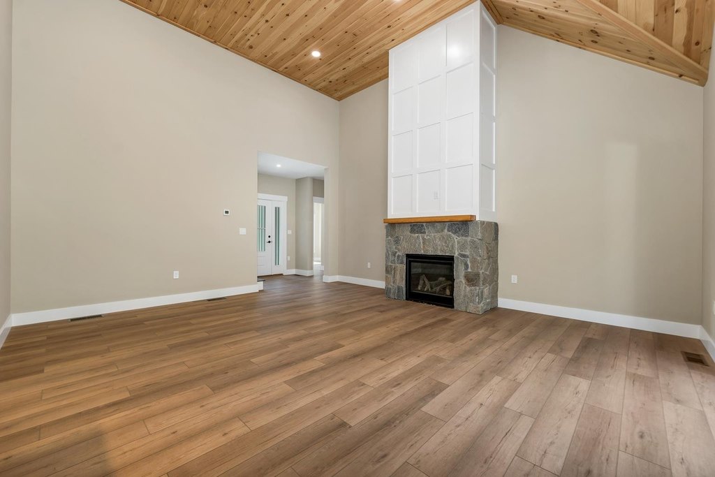 Laconia, New Hampshire, 03246, United States, 3 Bedrooms Bedrooms, ,2.5 BathroomsBathrooms,Residential,Forsale,1952893