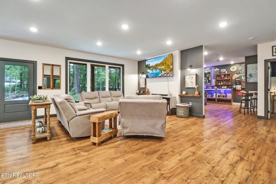 Jamestown, Tennessee, 38556, United States, 3 Bedrooms Bedrooms, ,2.5 BathroomsBathrooms,Residential,Forsale,1968510