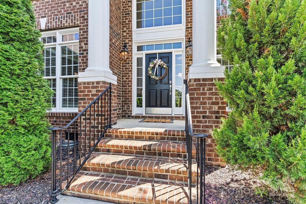 Denver, North Carolina, 28037, United States, 6 Bedrooms Bedrooms, ,5 BathroomsBathrooms,Residential,Forsale,1934927