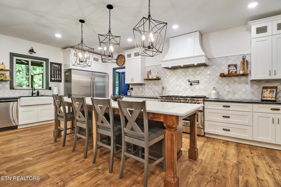 Jamestown, Tennessee, 38556, United States, 3 Bedrooms Bedrooms, ,2.5 BathroomsBathrooms,Residential,Forsale,1968510