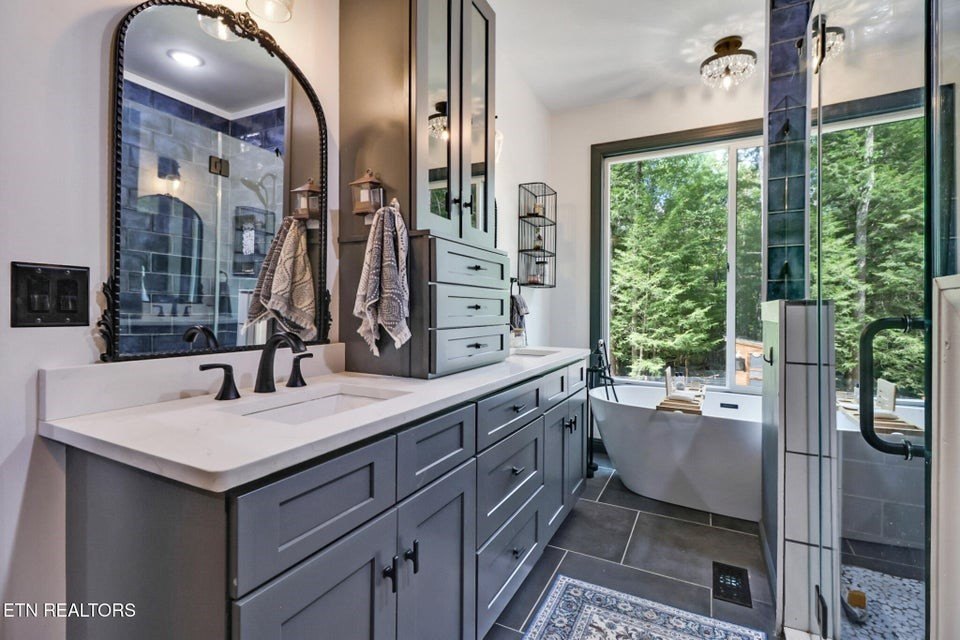 Jamestown, Tennessee, 38556, United States, 3 Bedrooms Bedrooms, ,2.5 BathroomsBathrooms,Residential,Forsale,1968510