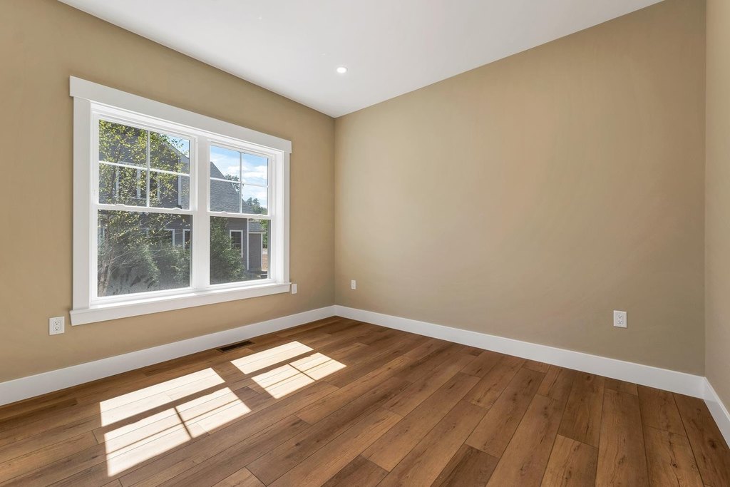 Laconia, New Hampshire, 03246, United States, 3 Bedrooms Bedrooms, ,2.5 BathroomsBathrooms,Residential,Forsale,1952893