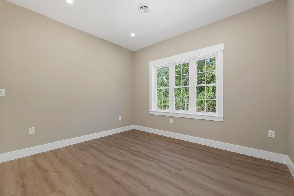 Laconia, New Hampshire, 03246, United States, 3 Bedrooms Bedrooms, ,2.5 BathroomsBathrooms,Residential,Forsale,1952892