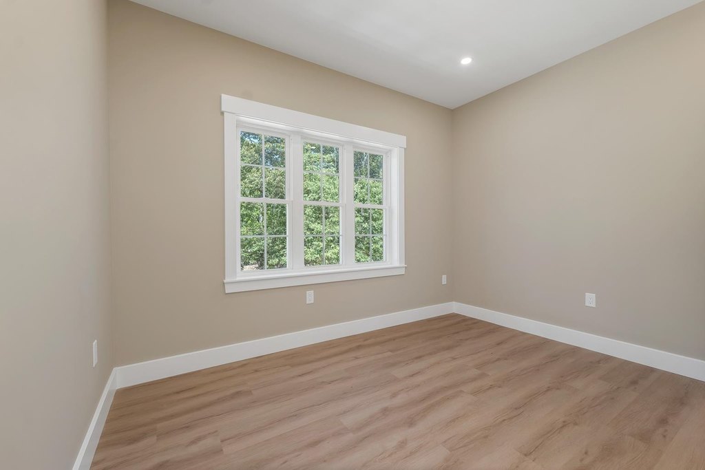 Laconia, New Hampshire, 03246, United States, 3 Bedrooms Bedrooms, ,2.5 BathroomsBathrooms,Residential,Forsale,1952892