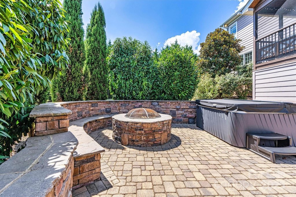 Denver, North Carolina, 28037, United States, 6 Bedrooms Bedrooms, ,5 BathroomsBathrooms,Residential,Forsale,1934927